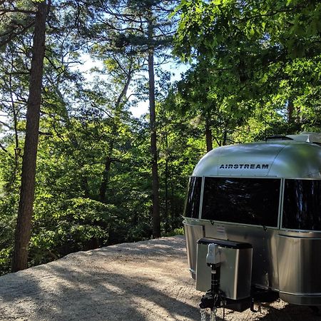 Hotel Airstream Caravel 2020 Loblolly Pines Adventure Camp Eureka Springs Esterno foto