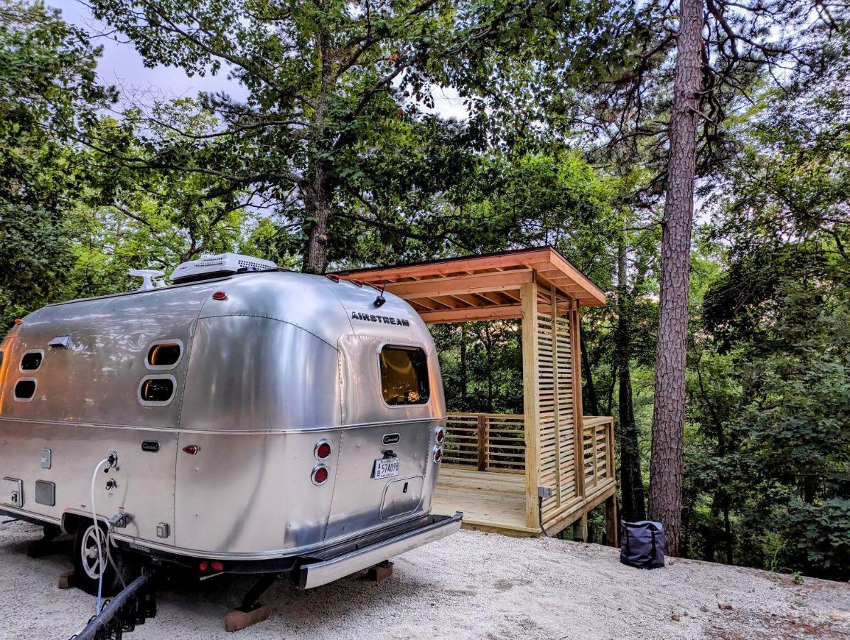 Hotel Airstream Caravel 2020 Loblolly Pines Adventure Camp Eureka Springs Esterno foto